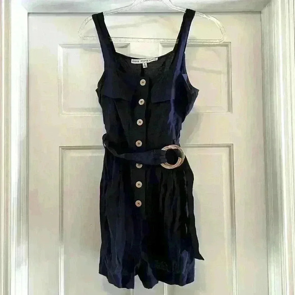 HYFVE true navy button down belted romper w/ front and side pocket details Sz S - Picture 1 of 7